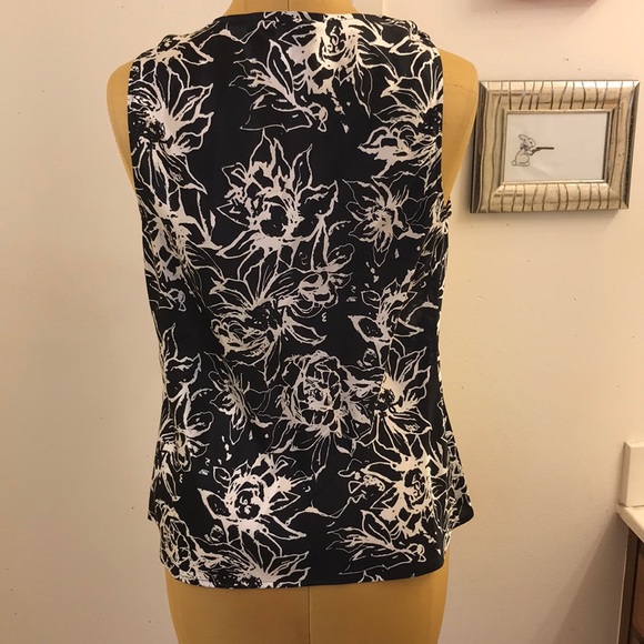 💥St. John Collection 💥 100% silk camisole top - Picture 3 of 5